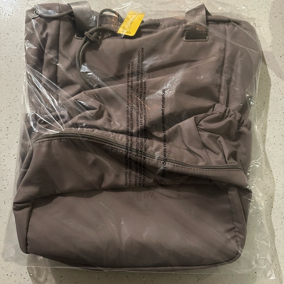 NWT BEYOND YOGA Convertible Gym Bag - Picture 7 of 10